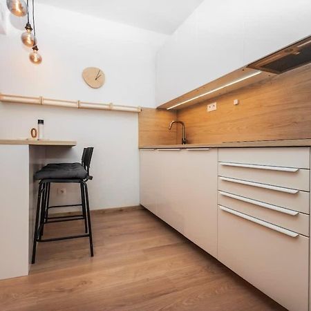 City Center Apartment - Modern & Elegant Μπρατισλάβα Εξωτερικό φωτογραφία