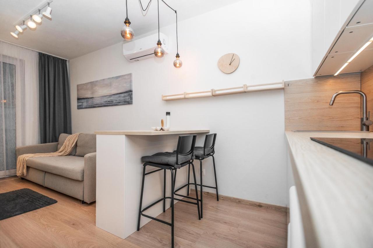 City Center Apartment - Modern & Elegant Μπρατισλάβα Εξωτερικό φωτογραφία