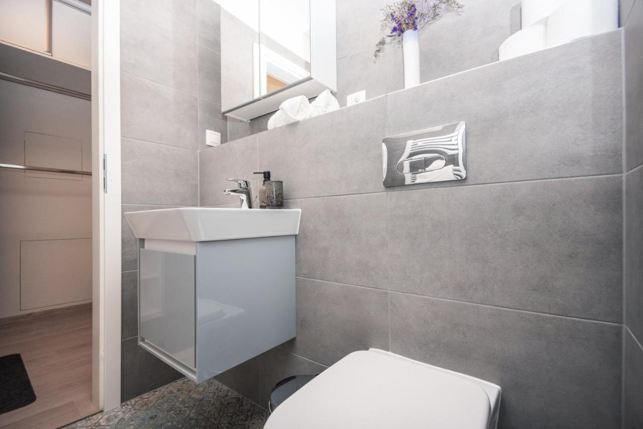 City Center Apartment - Modern & Elegant Μπρατισλάβα Εξωτερικό φωτογραφία