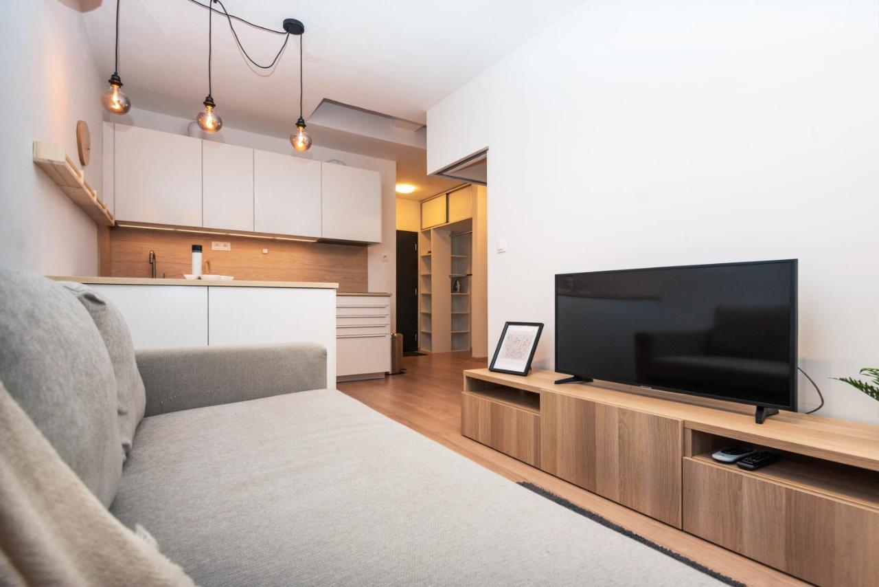 City Center Apartment - Modern & Elegant Μπρατισλάβα Εξωτερικό φωτογραφία
