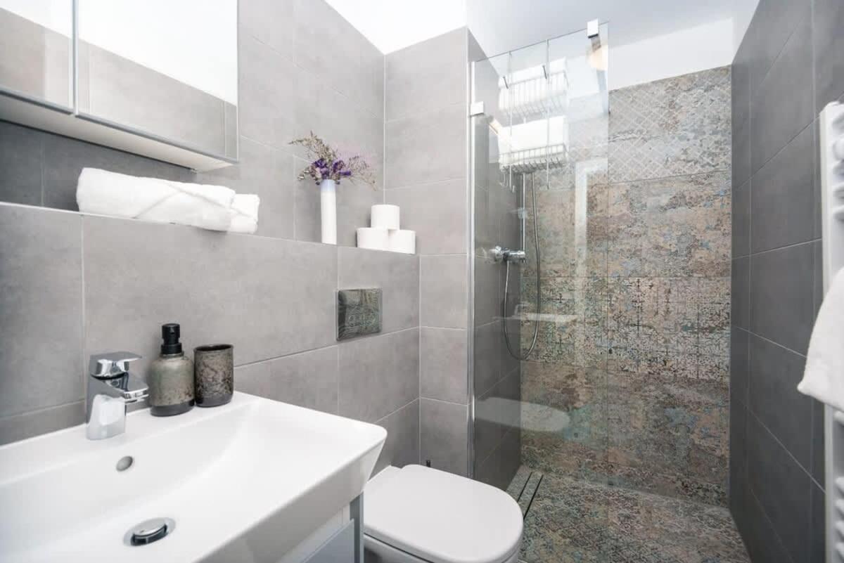 City Center Apartment - Modern & Elegant Μπρατισλάβα Εξωτερικό φωτογραφία