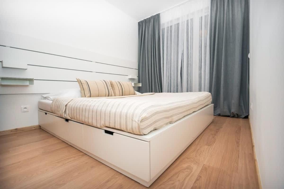 City Center Apartment - Modern & Elegant Μπρατισλάβα Εξωτερικό φωτογραφία